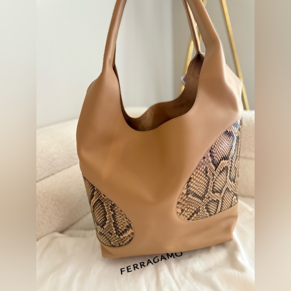 $3000 Salvatore Ferragamo Hobo Bag With Cut-Out Detailing, Light Caramel - Picture 16 of 17